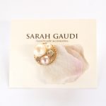 布花の花びらピアス/イヤリング(ホワイト)