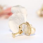 布花の花びらピアス/イヤリング(ホワイト)