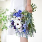 造花アネモネとラベンダーのクラッチブーケ